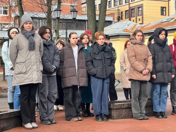 Студенты и преподаватели Педиатрического университета почтили память погибших в результате теракта в «Крокус Сити Холл» 5