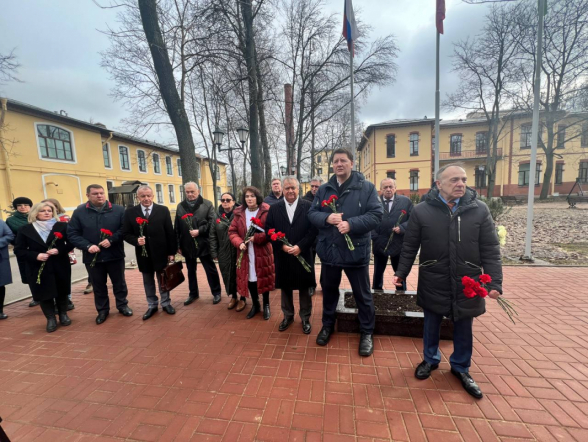 Студенты и преподаватели Педиатрического университета почтили память погибших в результате теракта в «Крокус Сити Холл» 9