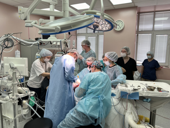 Врачи Педиатрического университета удалили гигантскую опухоль новорожденной девочке