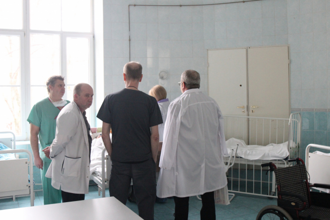 Уполномоченный по правам ребенка в Ленинградской области Татьяна Толстова посетила мальчика, пострадавшего в ДТП 4