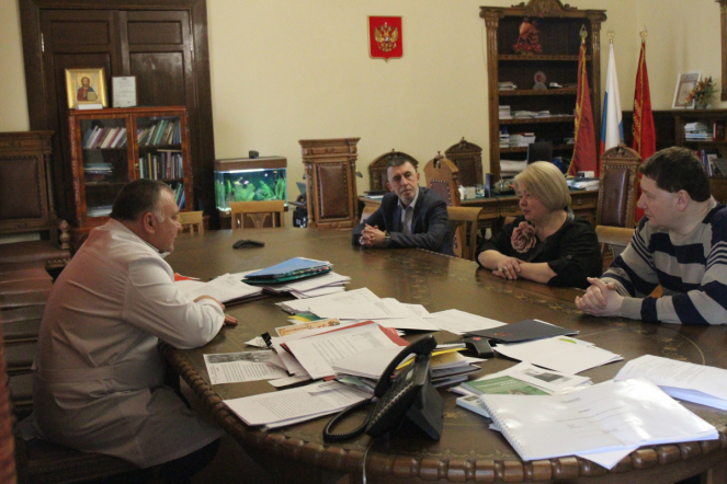 Уполномоченный по правам ребенка в Ленинградской области Татьяна Толстова посетила мальчика, пострадавшего в ДТП 8