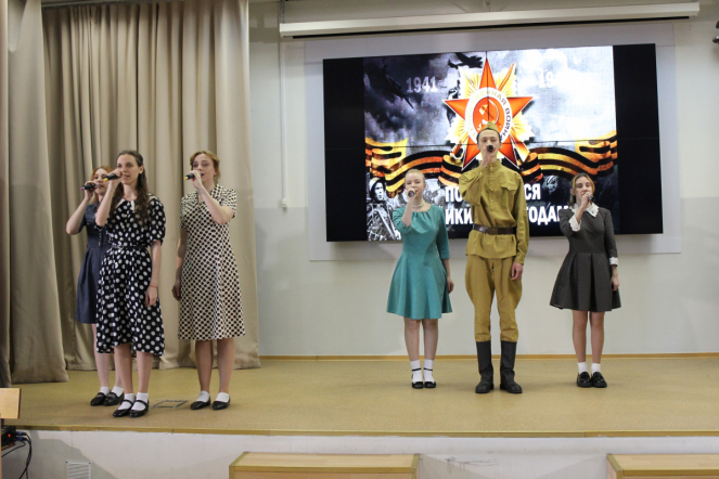 Студенты Педиатрического университета исполнили песни Победы 4