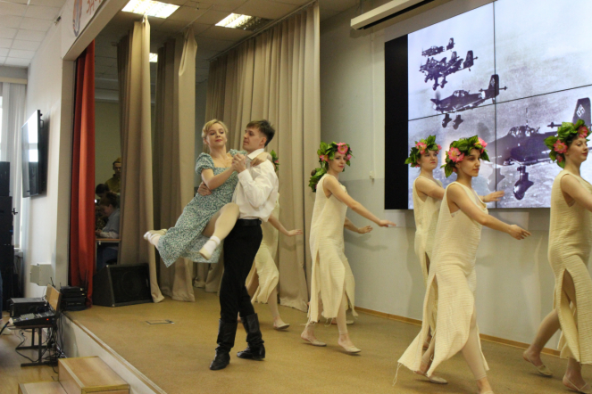 Студенты Педиатрического университета исполнили песни Победы 19