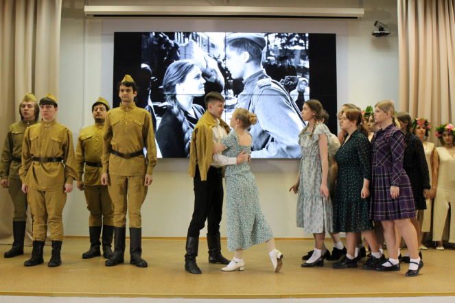 Студенты Педиатрического университета исполнили песни Победы 27