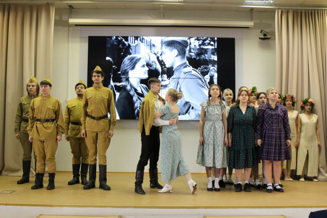 Студенты Педиатрического университета исполнили песни Победы 28