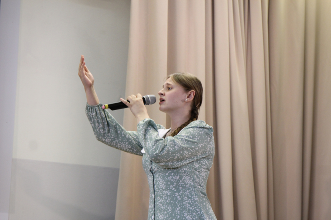 Студенты Педиатрического университета исполнили песни Победы 32