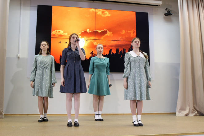 Студенты Педиатрического университета исполнили песни Победы 34