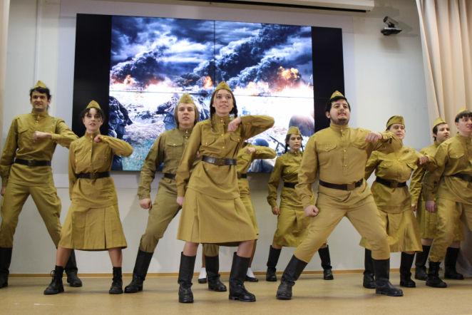 Студенты Педиатрического университета исполнили песни Победы 36