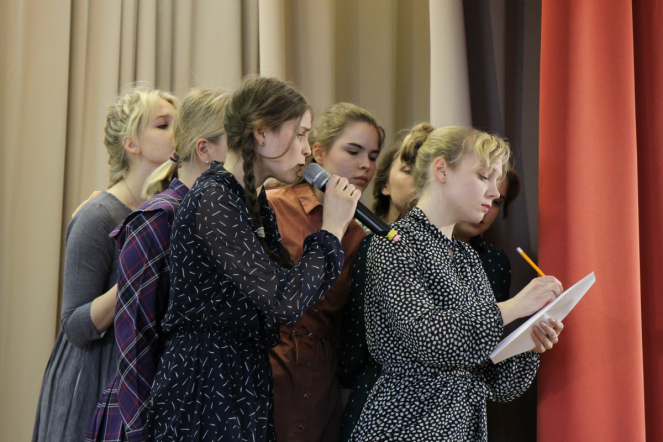 Студенты Педиатрического университета исполнили песни Победы 44