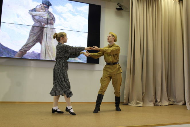 Студенты Педиатрического университета исполнили песни Победы 52