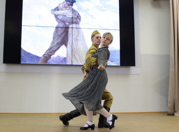 Студенты Педиатрического университета исполнили песни Победы 53