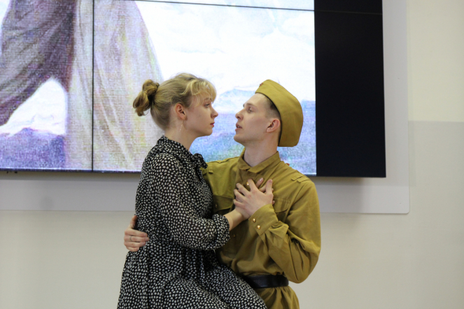 Студенты Педиатрического университета исполнили песни Победы 56