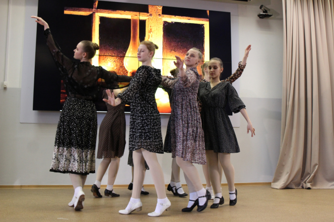 Студенты Педиатрического университета исполнили песни Победы 63