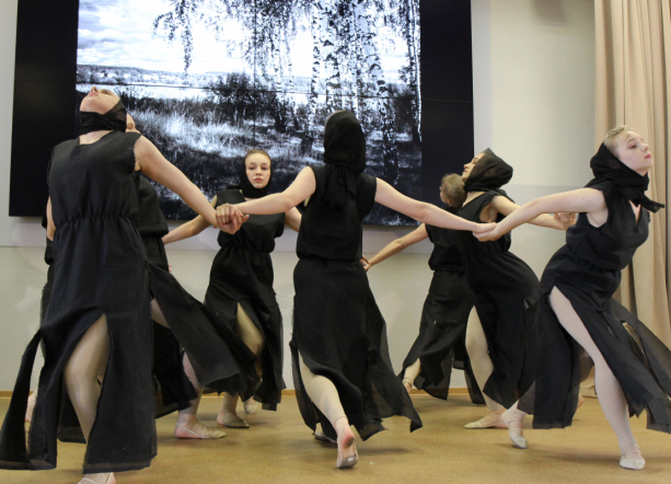 Студенты Педиатрического университета исполнили песни Победы 93