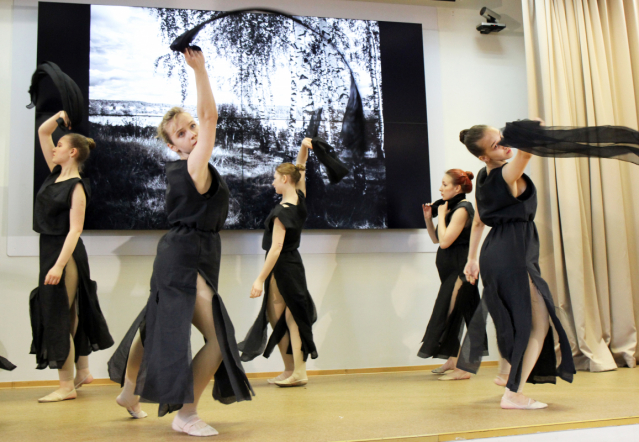 Студенты Педиатрического университета исполнили песни Победы 95