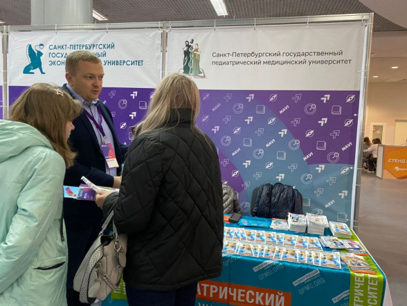 Ответственный секретарь приемной комиссии Педиатрического университета встретился с абитуриентами в Свердловской области 2