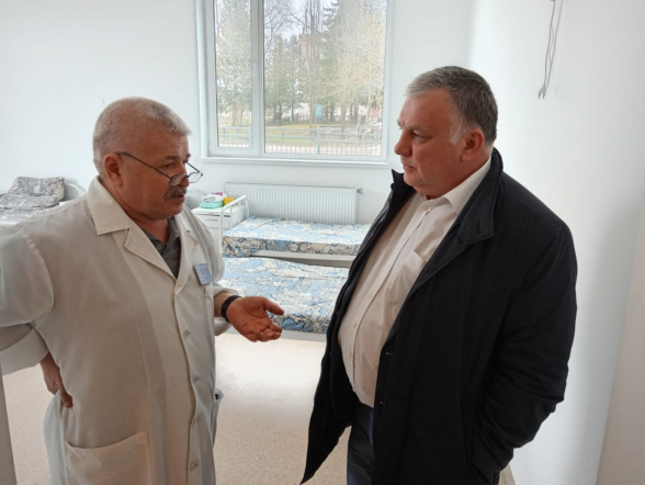 Председатель Общественной палаты Приозерского района Алексей Павлов провёл рабочую встречу по развитию медицинской помощи жителям Плодовского сельского поселения 3