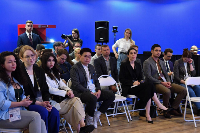 Ассистент кафедры патофизиологии Педиатрического университета принял участие в круглом столе по развитию науки на выставке «Россия» 4