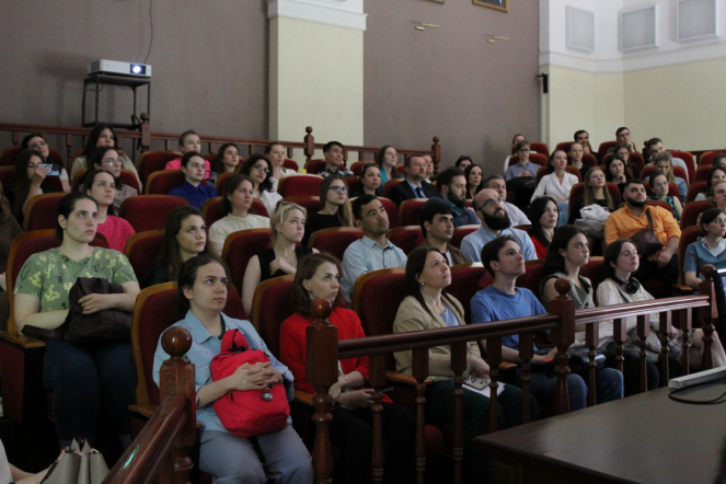 Более 150 студентов и ординаторов Педиатрического университета посетили ярмарку вакансий в вузе 2