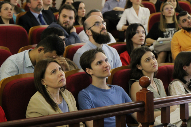 Более 150 студентов и ординаторов Педиатрического университета посетили ярмарку вакансий в вузе 14