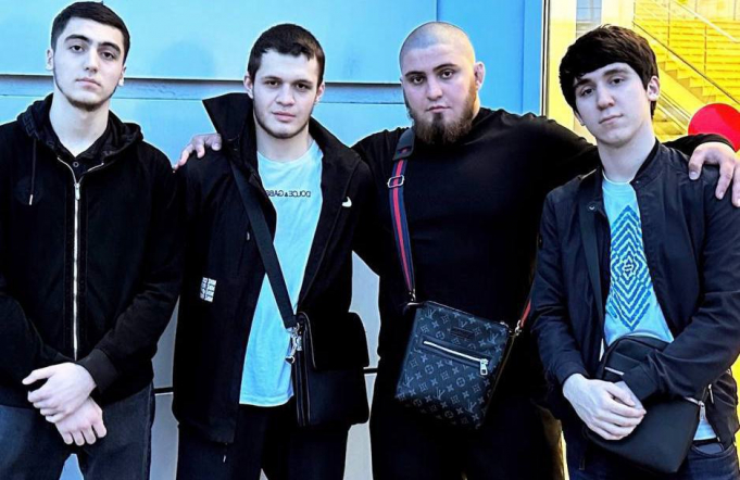 Не остались в стороне: студенты Педиатрического университета пришли на помощь человеку, потерявшему сознание в людном месте