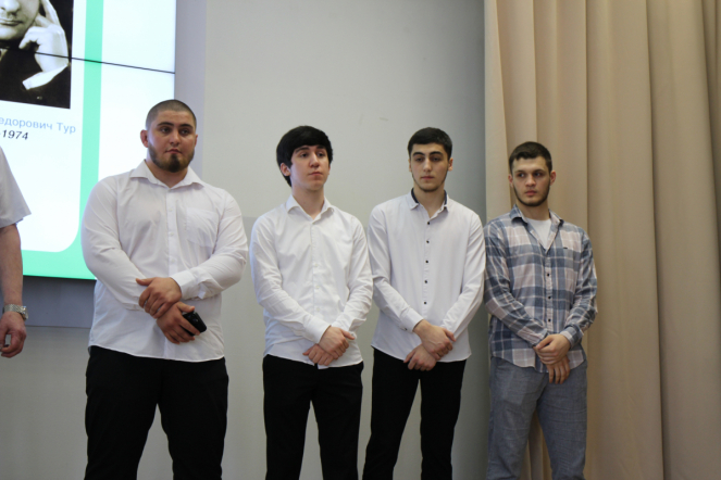 Церемония открытия конгресса ординаторов началась с награждения студентов вуза, оказавших помощь посетителю торгово-развлекательного комплекса «Европолис» 9