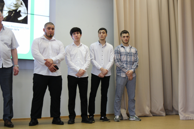 Церемония открытия конгресса ординаторов началась с награждения студентов вуза, оказавших помощь посетителю торгово-развлекательного комплекса «Европолис» 10