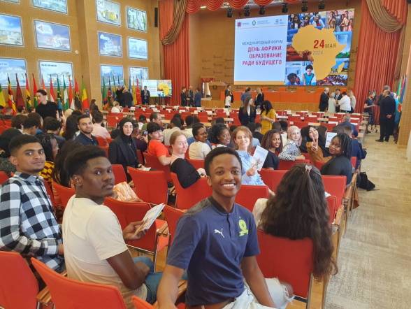Студенты Педиатрического университета посетили Международный Форум «День Африки. Образование ради будущего» 7