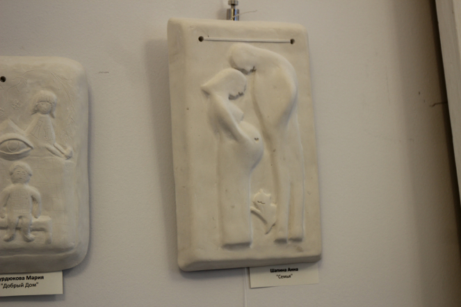 В музее Педиатрического университета открылась выставка работ студентов Санкт-Петербургского государственного института кино и телевидения «Мир семьи» 7