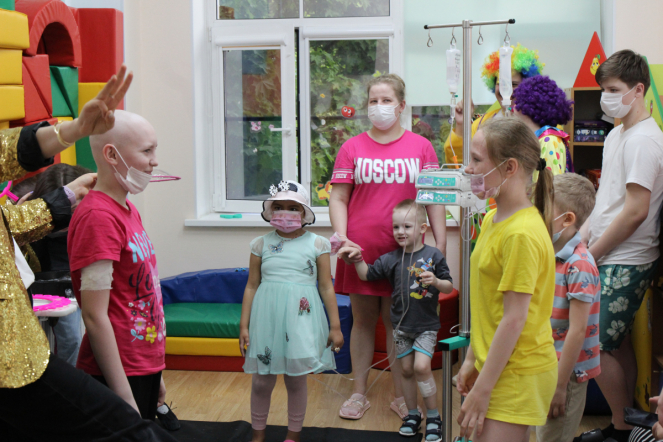 В Педиатрическом университете состоялся праздник для пациентов онкогематологического отделения клиники вуза 10