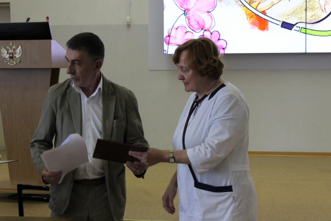 Сотрудников Педиатрического университета поздравили с Днём медицинского работника 10