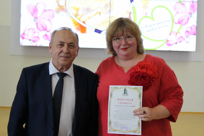 Сотрудников Педиатрического университета поздравили с Днём медицинского работника 56