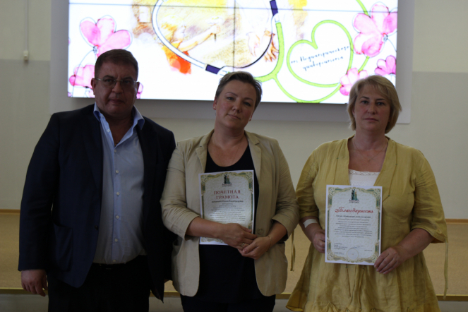 Сотрудников Педиатрического университета поздравили с Днём медицинского работника 98