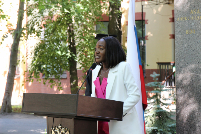 Иностранным выпускникам Педиатрического университета вручили дипломы о высшем образовании 13