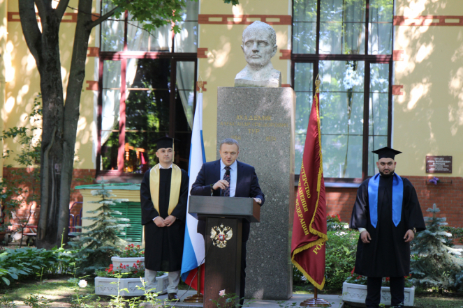 Иностранным выпускникам Педиатрического университета вручили дипломы о высшем образовании 23