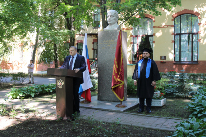 Иностранным выпускникам Педиатрического университета вручили дипломы о высшем образовании 25