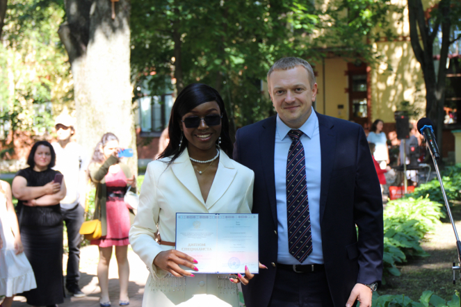 Иностранным выпускникам Педиатрического университета вручили дипломы о высшем образовании 32