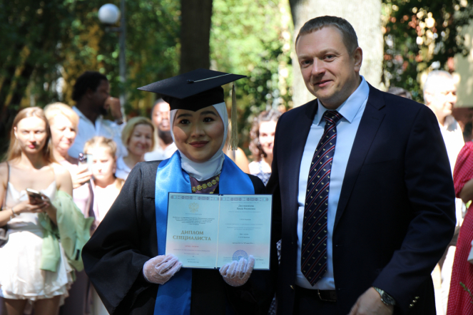 Иностранным выпускникам Педиатрического университета вручили дипломы о высшем образовании 36