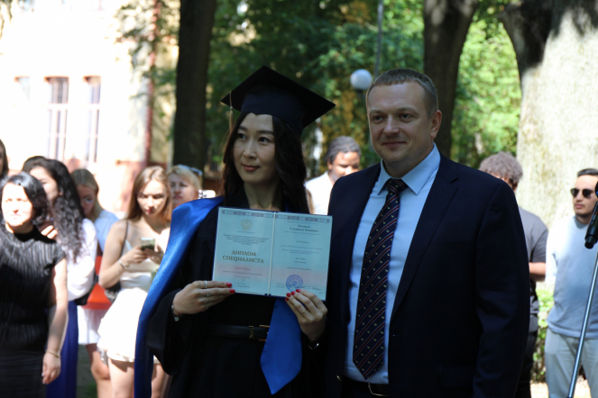 Иностранным выпускникам Педиатрического университета вручили дипломы о высшем образовании 39