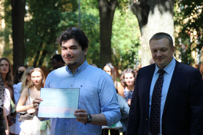 Иностранным выпускникам Педиатрического университета вручили дипломы о высшем образовании 42