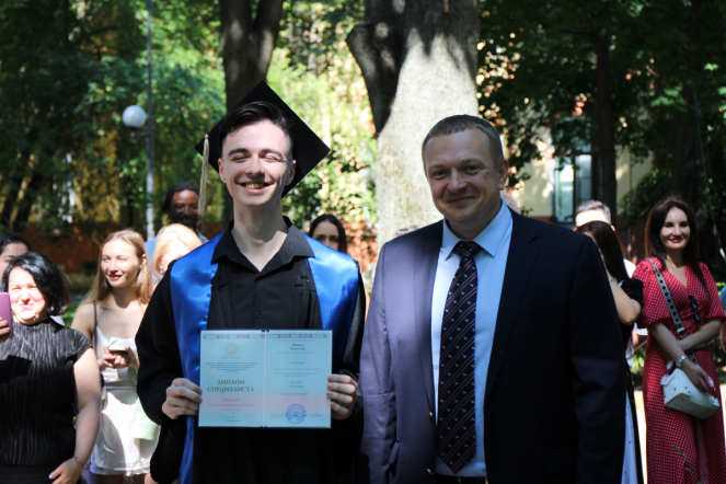 Иностранным выпускникам Педиатрического университета вручили дипломы о высшем образовании 49