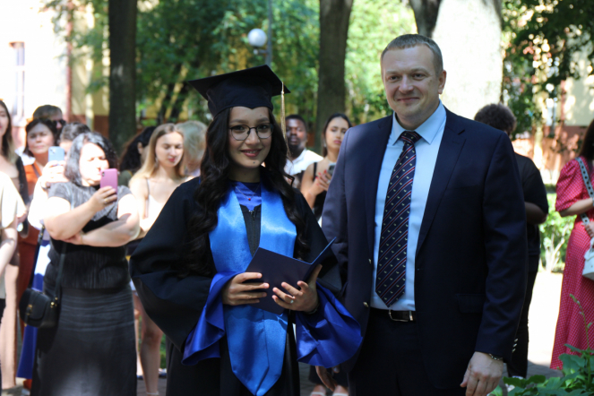 Иностранным выпускникам Педиатрического университета вручили дипломы о высшем образовании 51