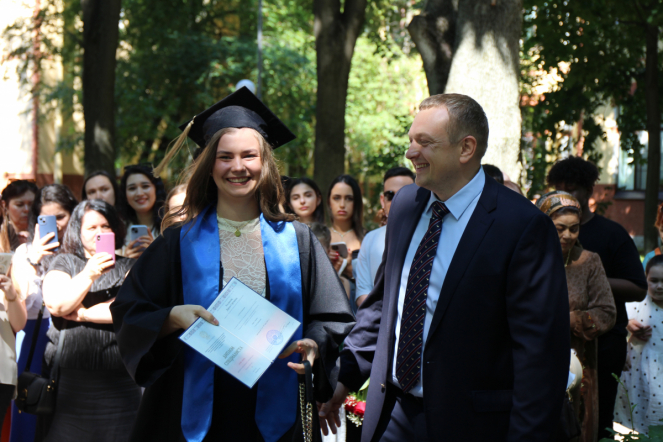 Иностранным выпускникам Педиатрического университета вручили дипломы о высшем образовании 54