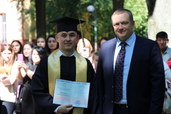 Иностранным выпускникам Педиатрического университета вручили дипломы о высшем образовании 59
