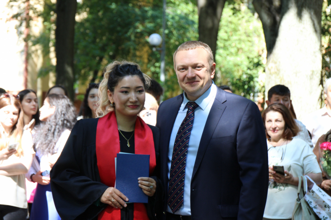 Иностранным выпускникам Педиатрического университета вручили дипломы о высшем образовании 61