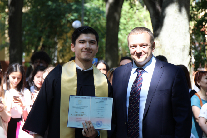 Иностранным выпускникам Педиатрического университета вручили дипломы о высшем образовании 66