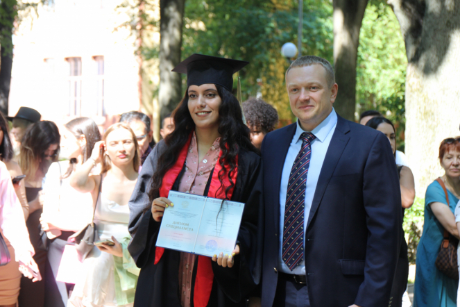 Иностранным выпускникам Педиатрического университета вручили дипломы о высшем образовании 88