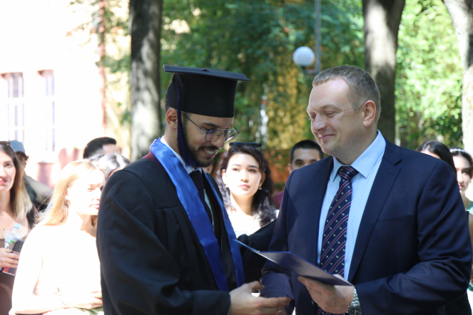 Иностранным выпускникам Педиатрического университета вручили дипломы о высшем образовании 94