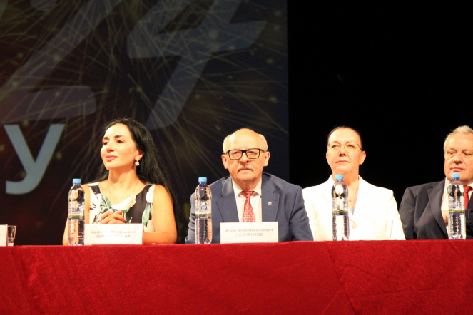 В Педиатрическом университете вручили дипломы выпускникам 6