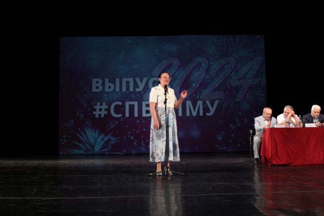 В Педиатрическом университете вручили дипломы выпускникам 52